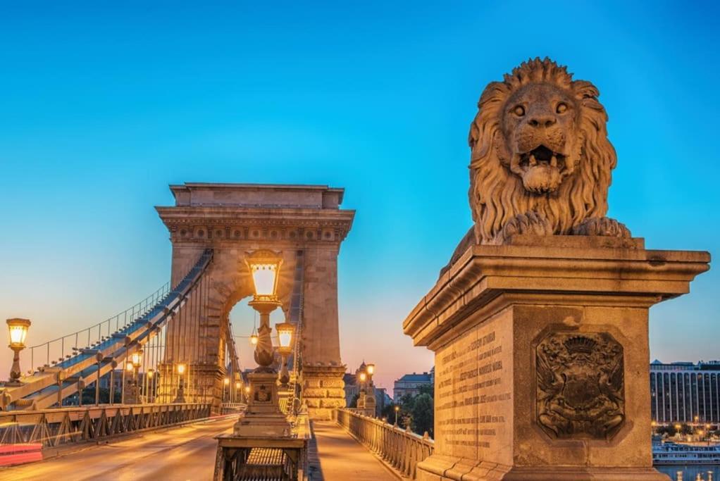 Castle Chainbridge Apartment Будапешт Экстерьер фото